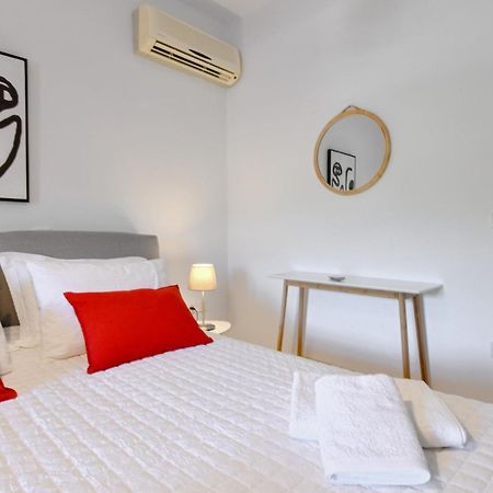 Amazing 2 Bedroom Apartment Overlooking The Marina Of Vourkárion Extérieur photo