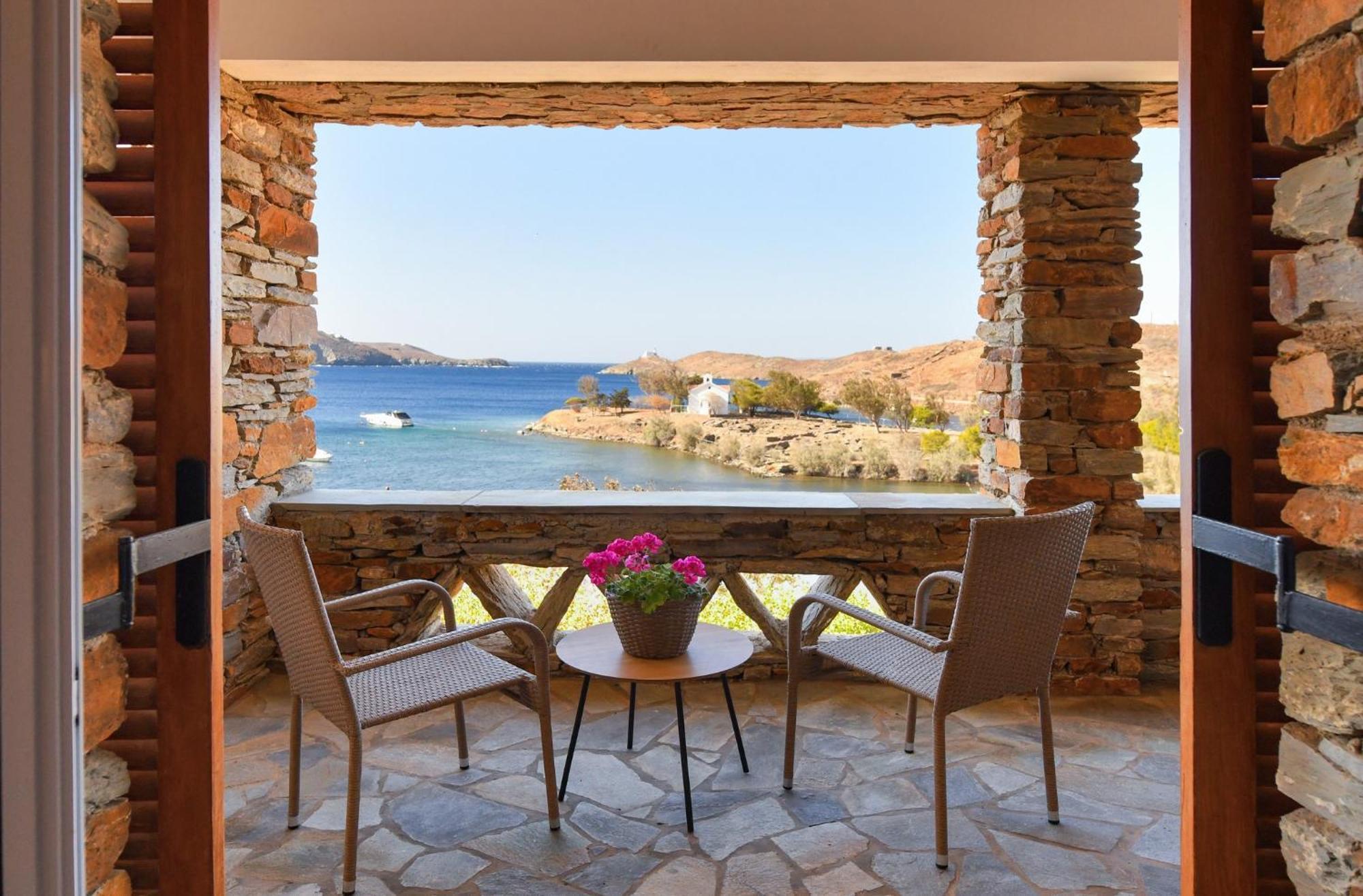 Amazing 2 Bedroom Apartment Overlooking The Marina Of Vourkárion Extérieur photo