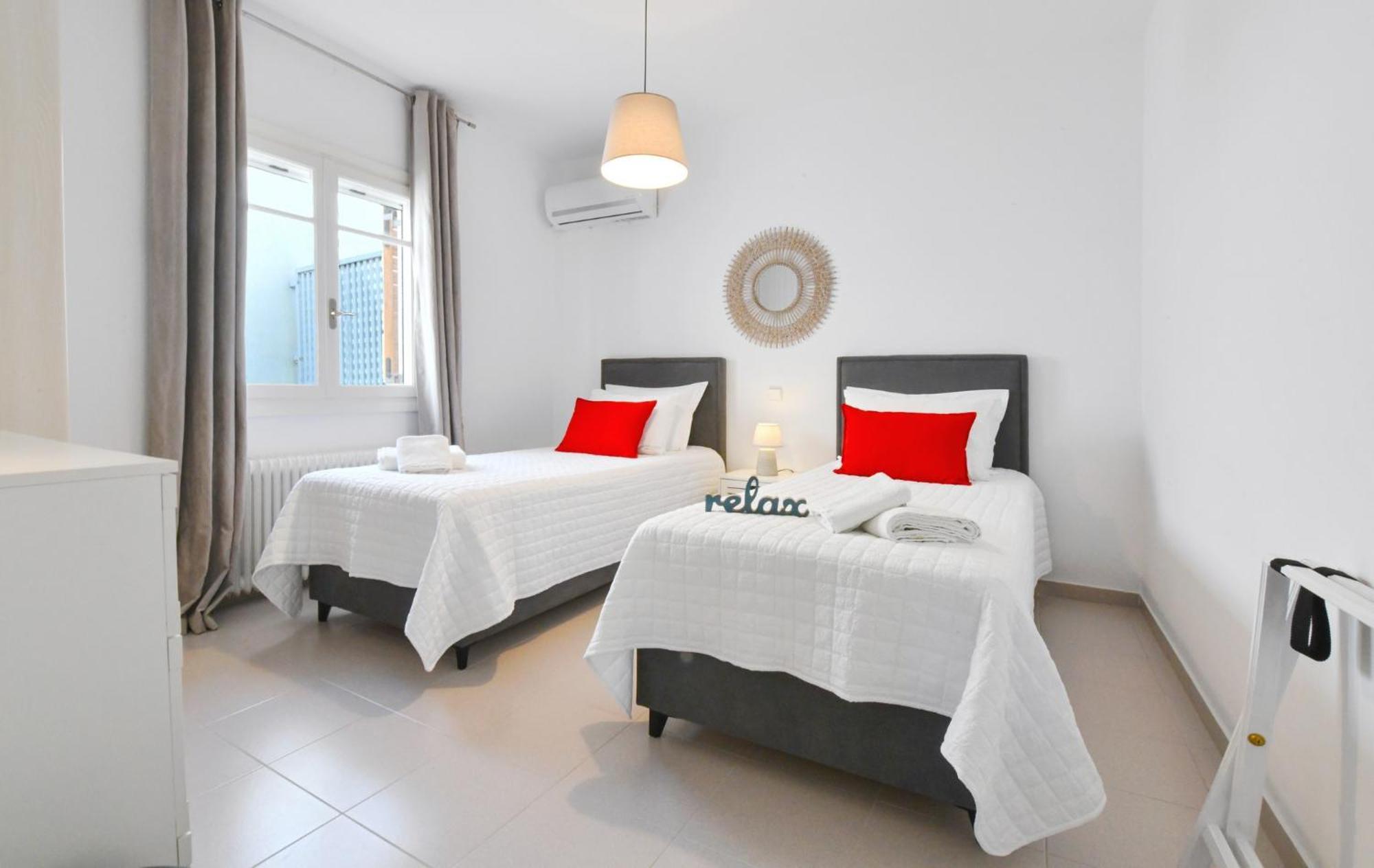 Amazing 2 Bedroom Apartment Overlooking The Marina Of Vourkárion Extérieur photo